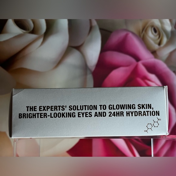 Charlotte Tilbury’s “Recovery Skin Set” - Picture 3 of 3